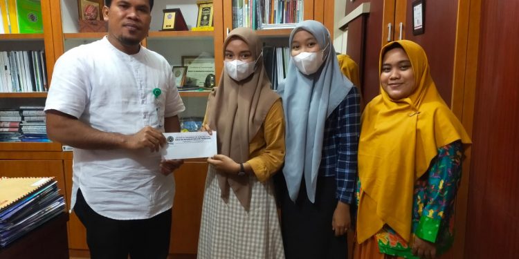 Penyerahan Tali Asih Mahasiswa PGSD UMSU